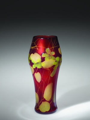 Paperweight vase, blown with applied flowers. Tiffany Furnaces, Corona, L.I., about 1906. L.5.4.2009; Ht. 25.5 cm. Rockwell Museum of Western Art, bequeathed by Frank and Mary Elizabeth Reifschlager.