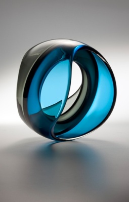 John Kiley, Curved Twilight Overlap. Blown glass, cut and polished. H 12, W 10, D 11 in. Auction estimate: $8,500.